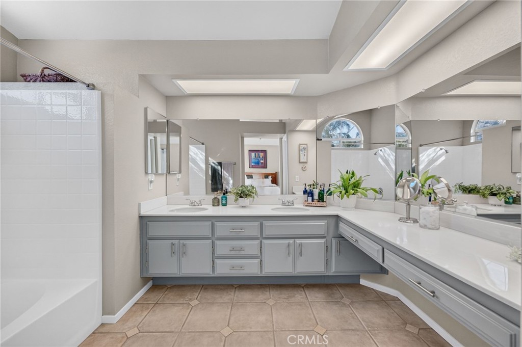 977 Sussex Property Photo 26