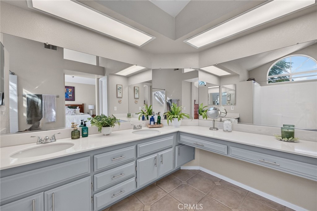 977 Sussex Property Photo 27