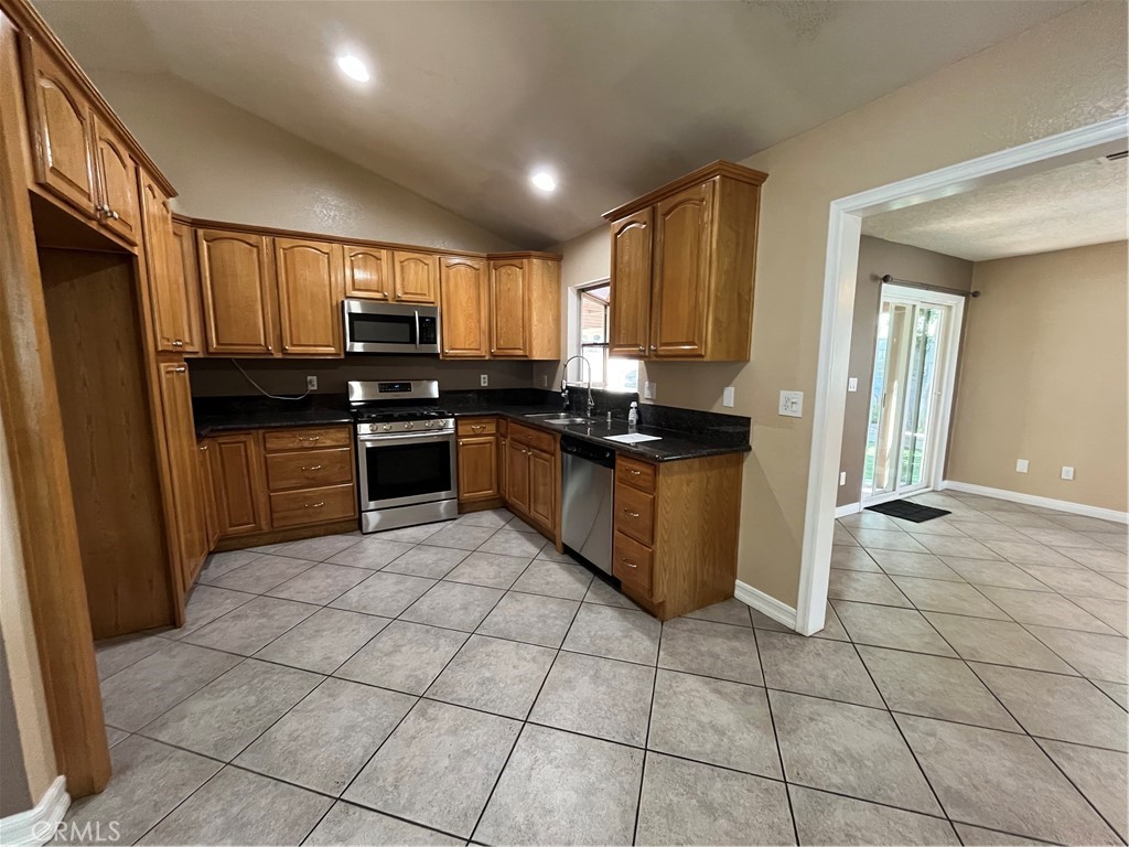 11651 Old Field Avenue Property Photo 4