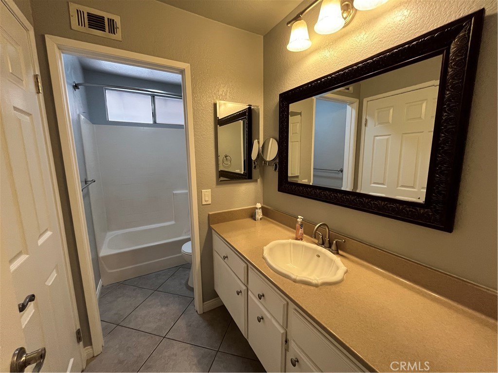 11651 Old Field Avenue Property Photo 8