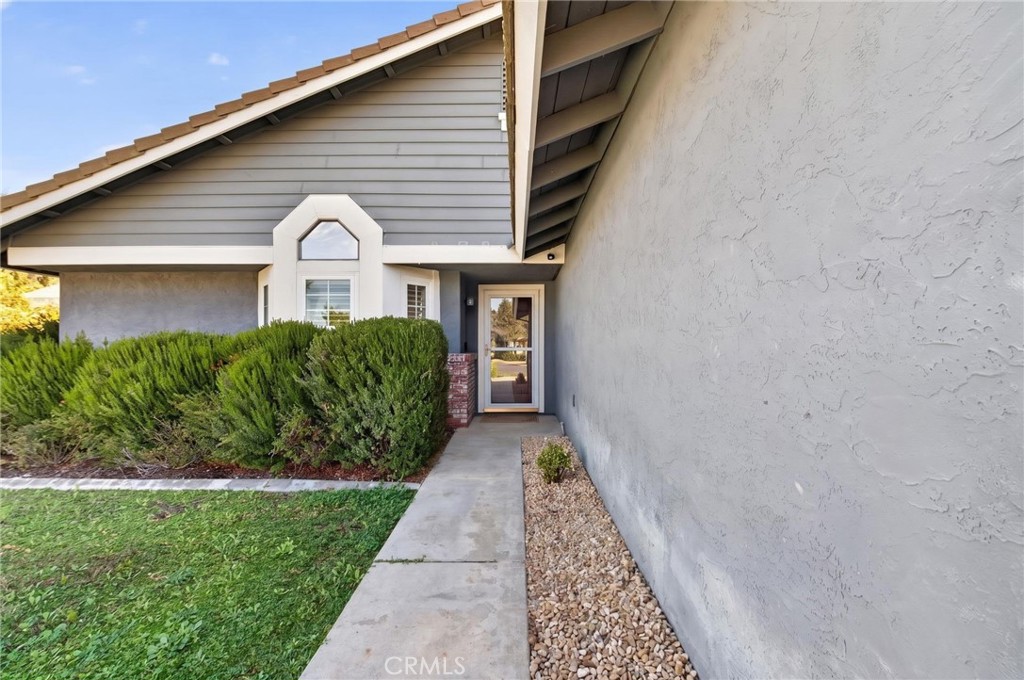 25998 Summer Dawn Court Property Photo 5