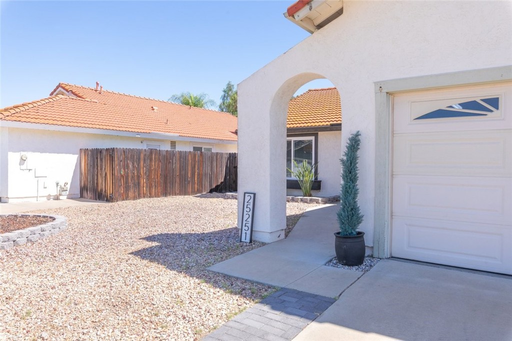 25251 Ridgeplume Property Photo 4
