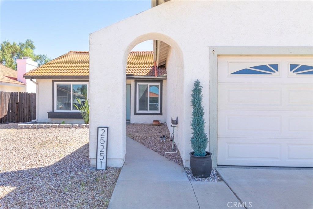 25251 Ridgeplume Property Photo 5