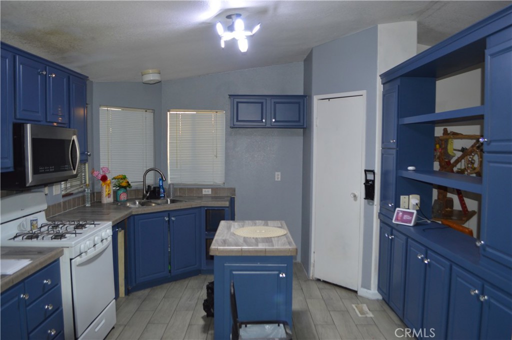 115 N Manzanita Court Property Photo 2
