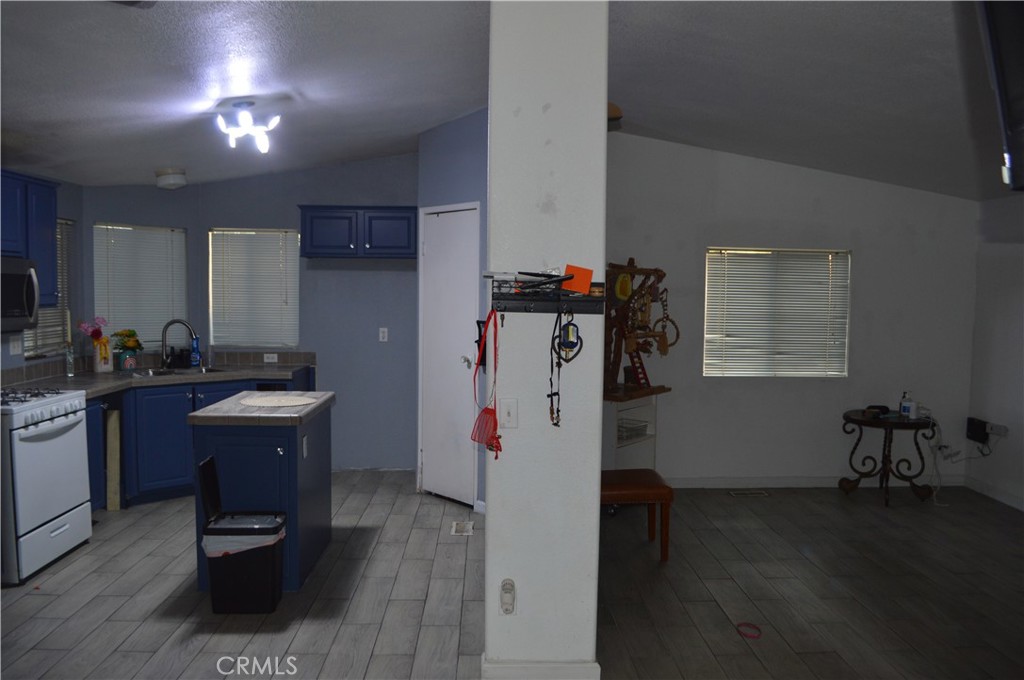 115 N Manzanita Court Property Photo 6
