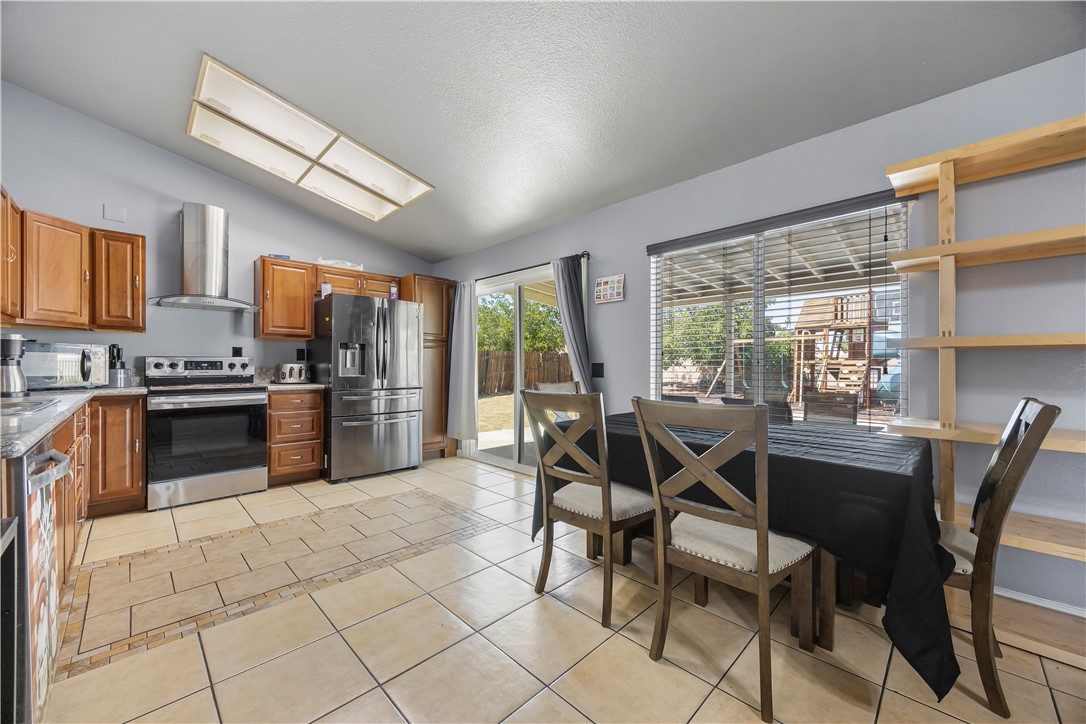 10716 Wakefield Street E Property Photo 2