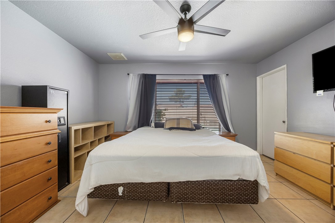 10716 Wakefield Street E Property Photo 5
