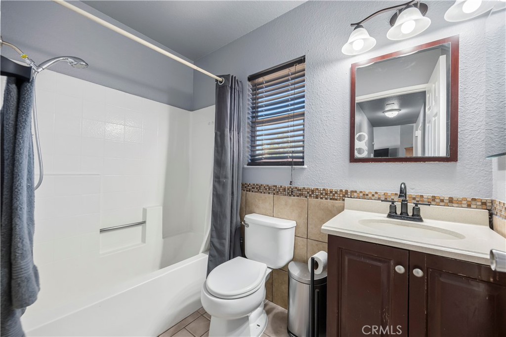 10716 Wakefield Street E Property Photo 13