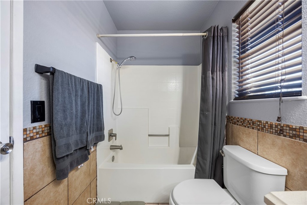 10716 Wakefield Street E Property Photo 14
