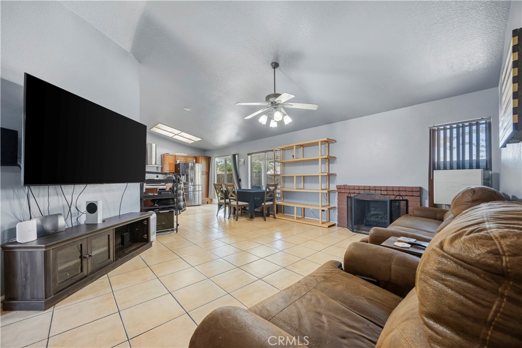10716 Wakefield Street E Property Photo 17
