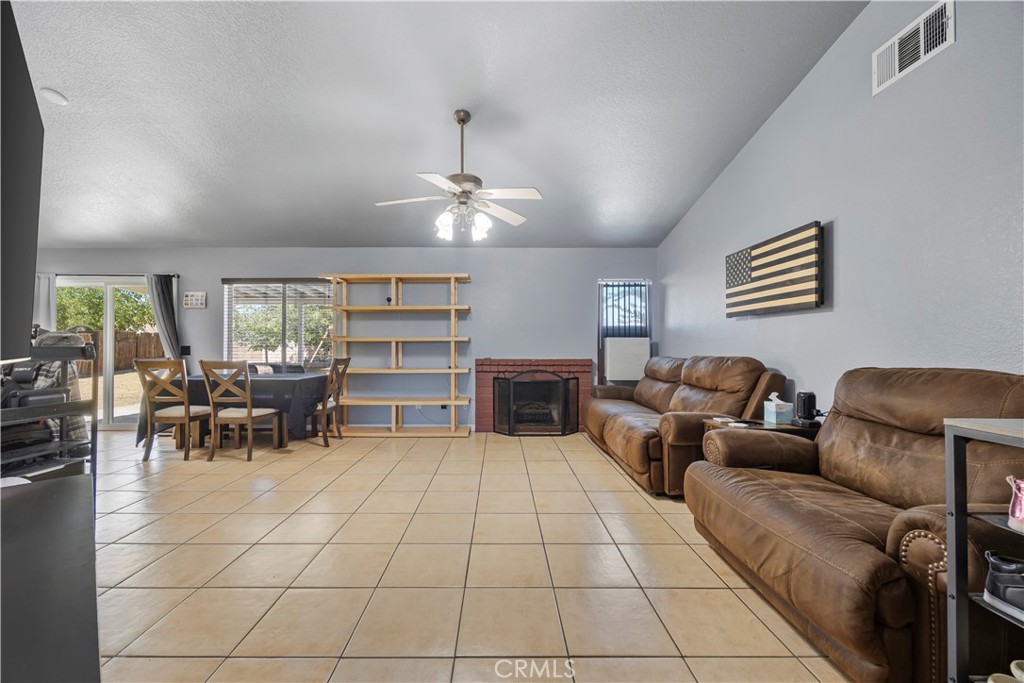 10716 Wakefield Street E Property Photo 18