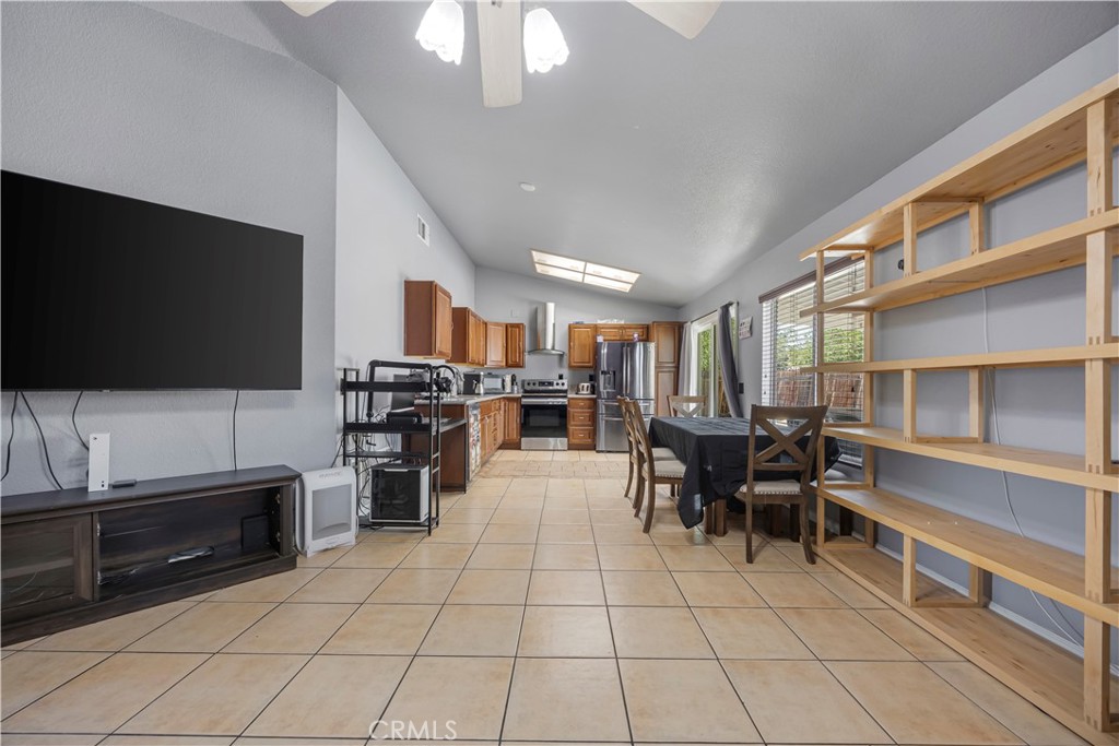 10716 Wakefield Street E Property Photo 20