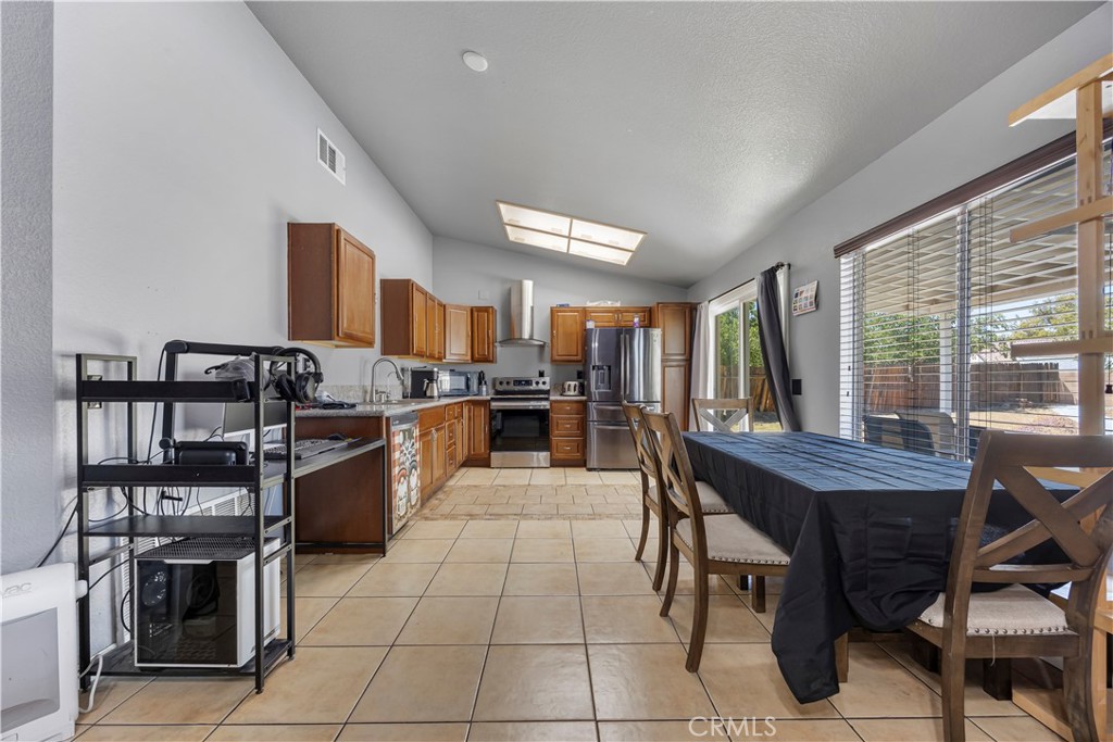 10716 Wakefield Street E Property Photo 21