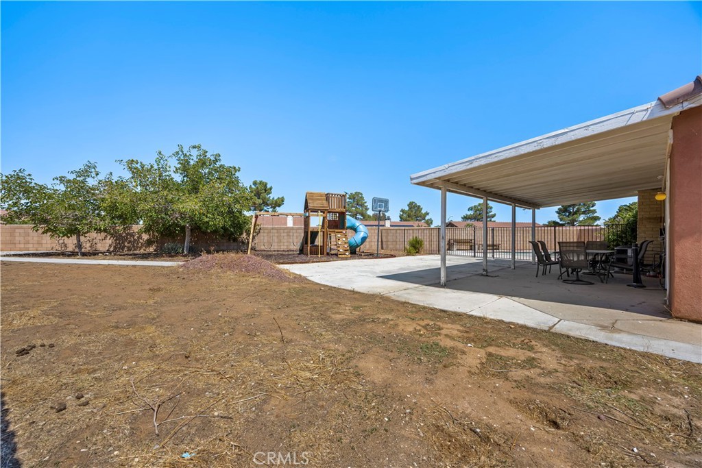 10716 Wakefield Street E Property Photo 26