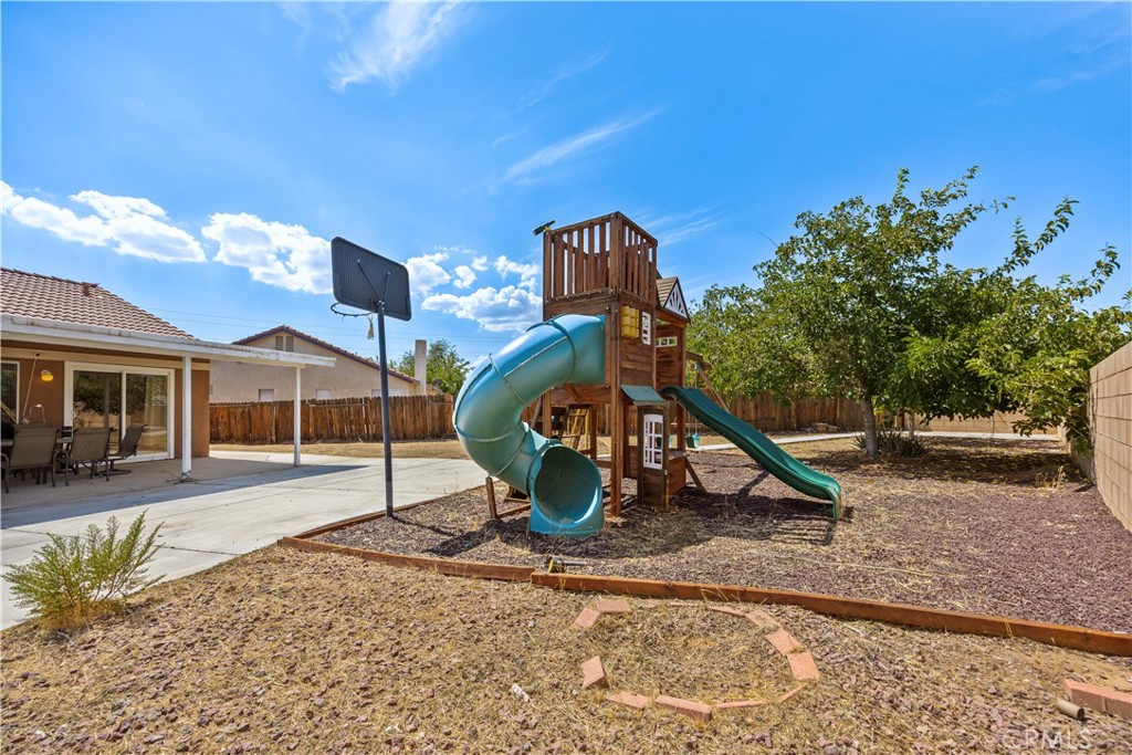 10716 Wakefield Street E Property Photo 29