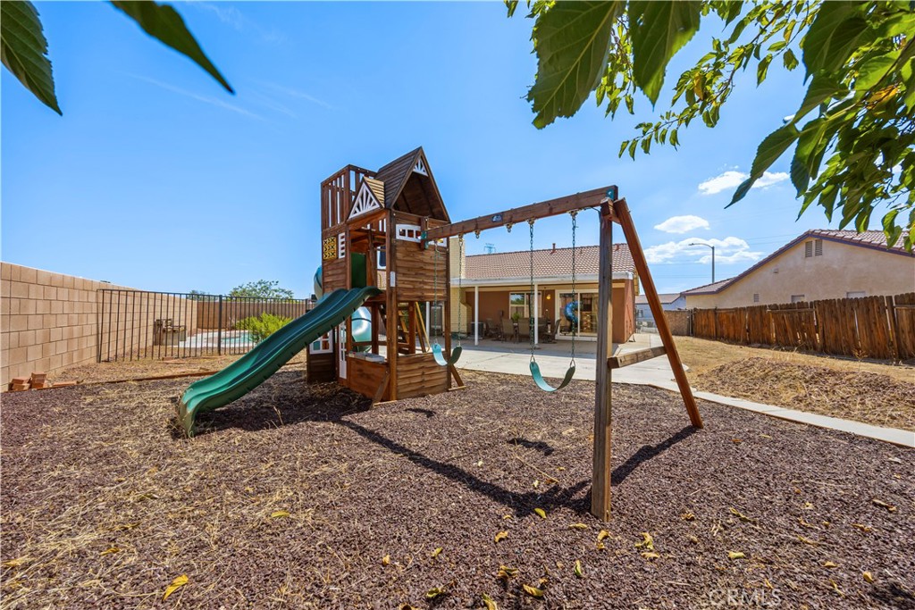 10716 Wakefield Street E Property Photo 30