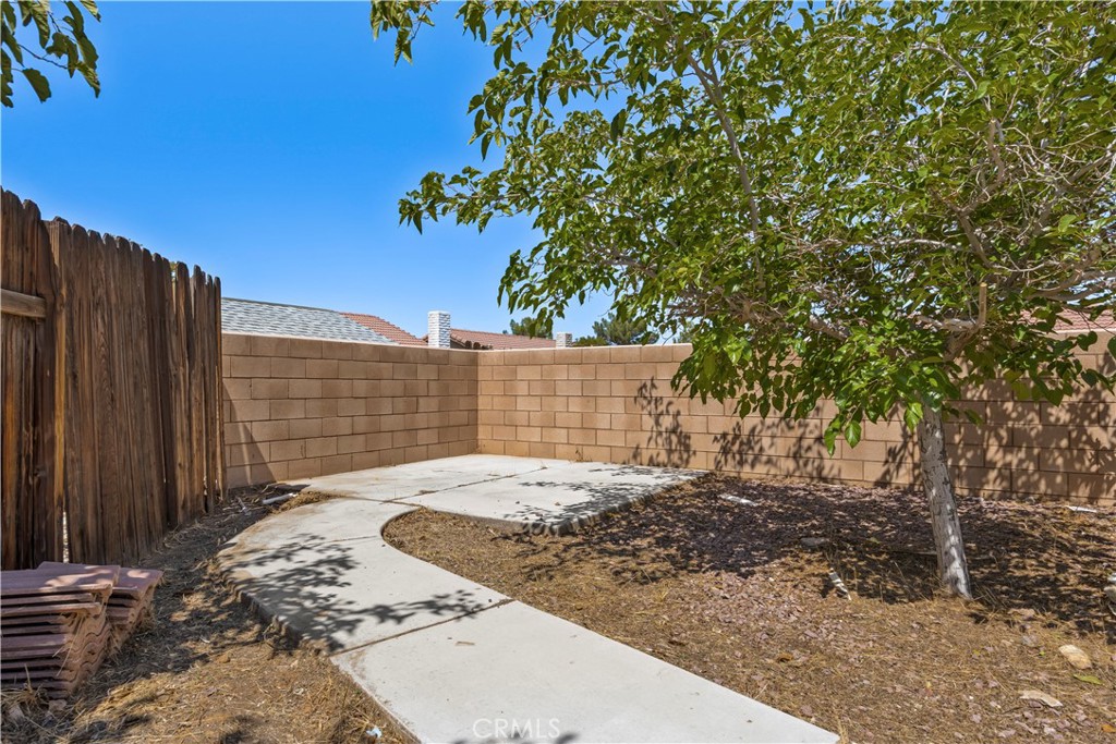 10716 Wakefield Street E Property Photo 31