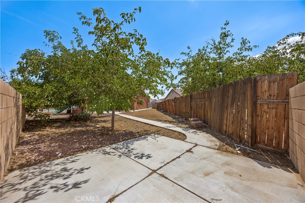 10716 Wakefield Street E Property Photo 32