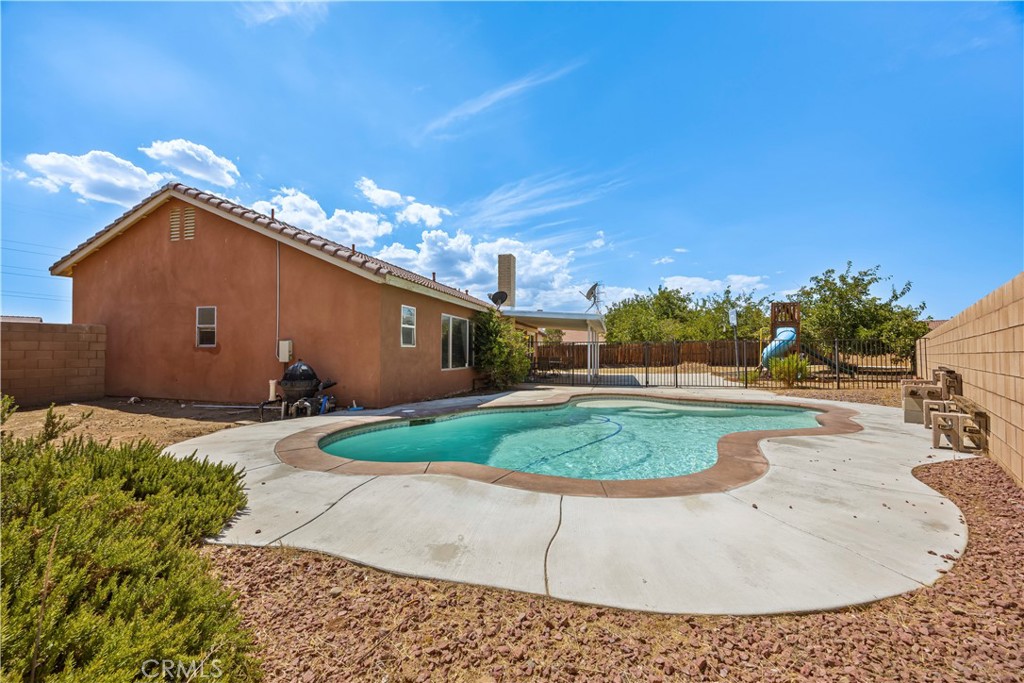 10716 Wakefield Street E Property Photo 35