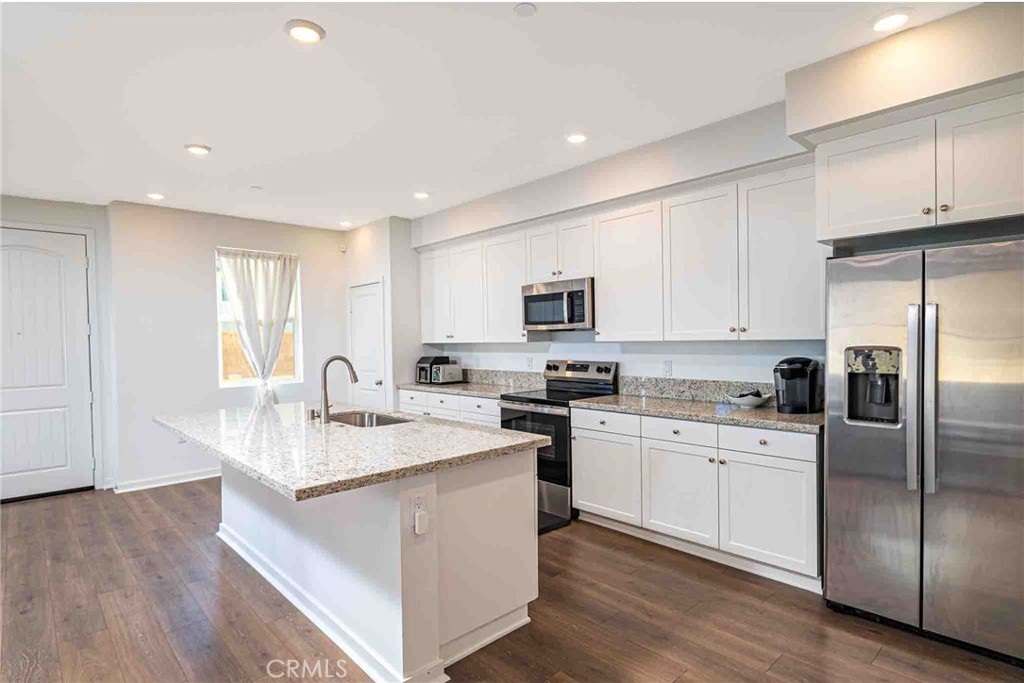 33197 Opal Glass Drive Property Photo 8