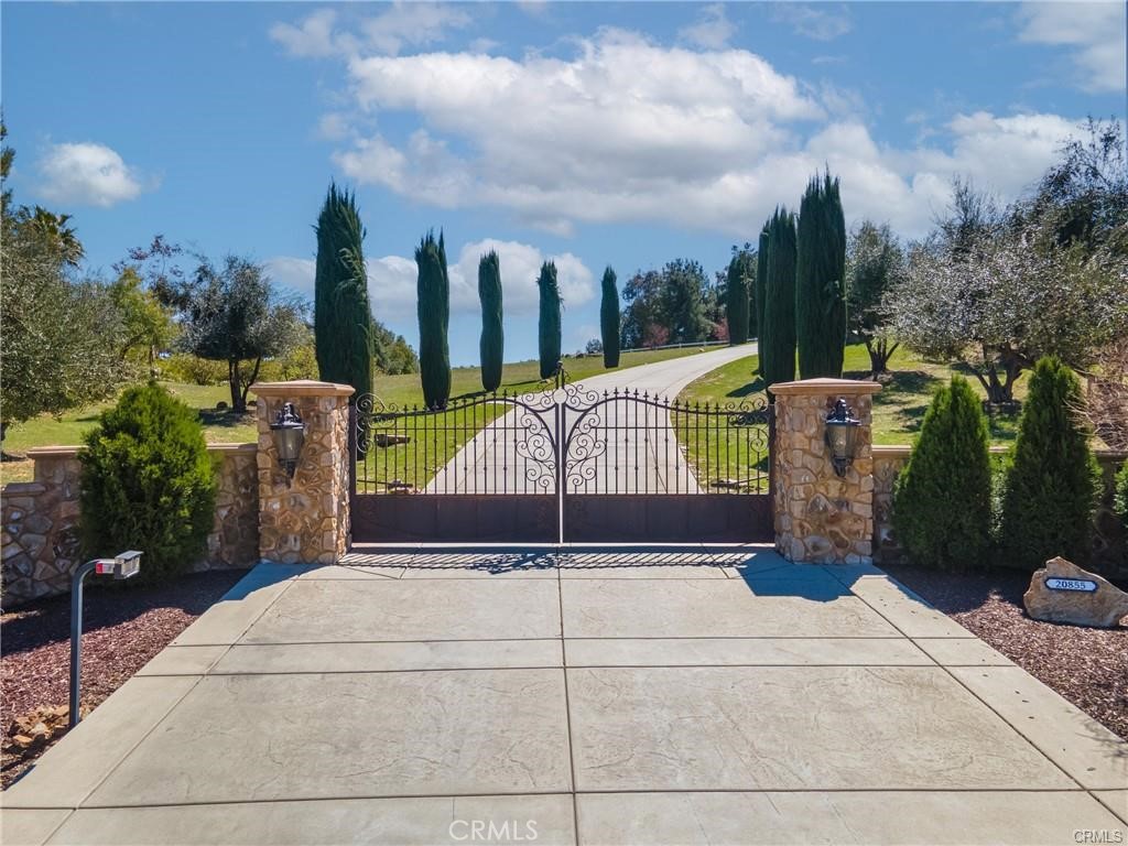 20855 Avenida Castilla Property Photo 4