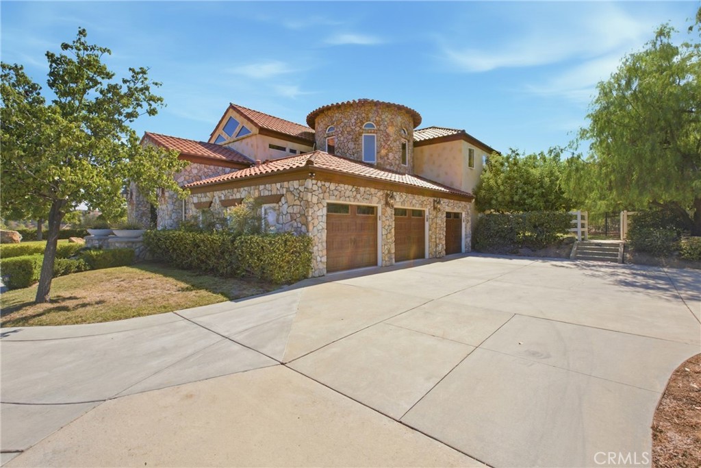 20855 Avenida Castilla Property Photo 14