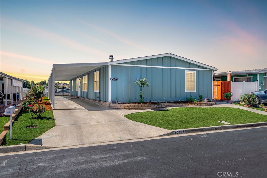 38035 Via Del Largo Property Photo 1