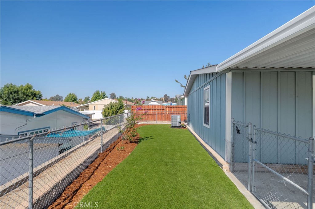 38035 Via Del Largo Property Photo 2
