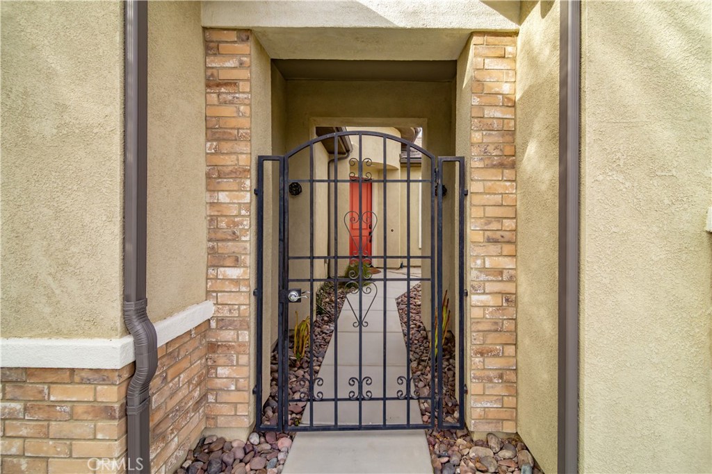 16 Burgundy Property Photo 4