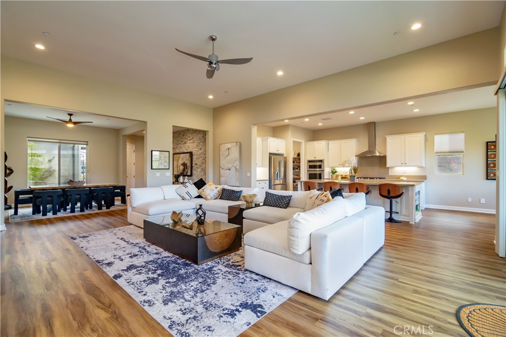 16 Burgundy Property Photo 8