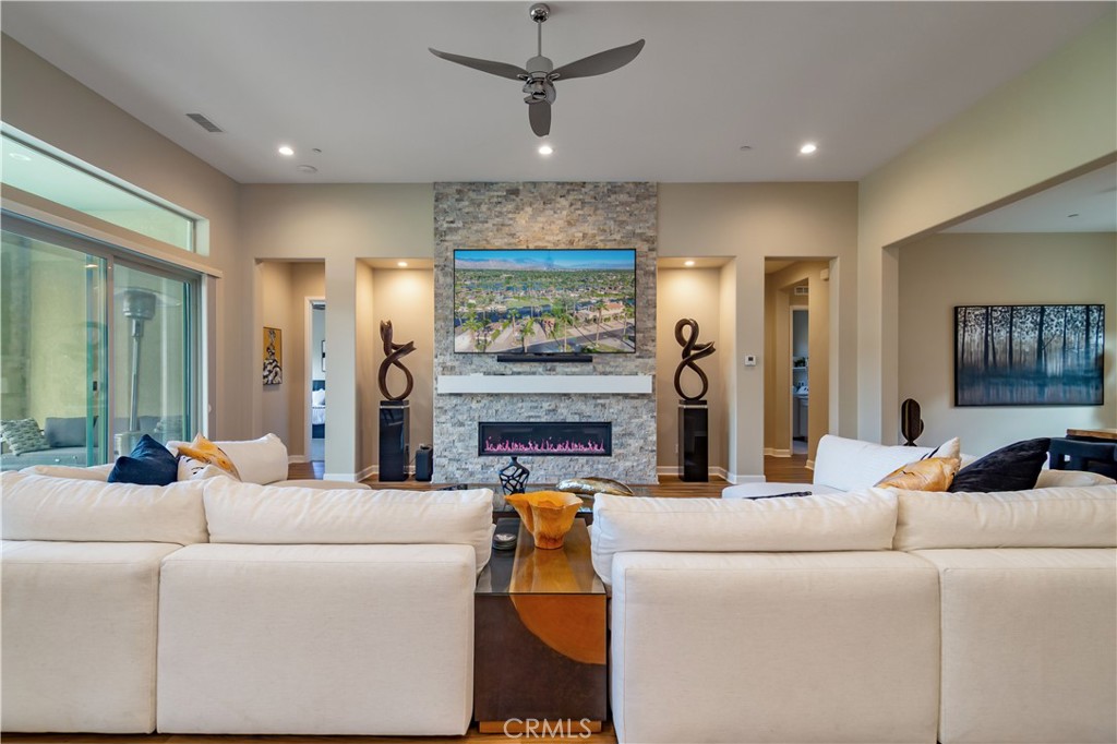 16 Burgundy Property Photo 9