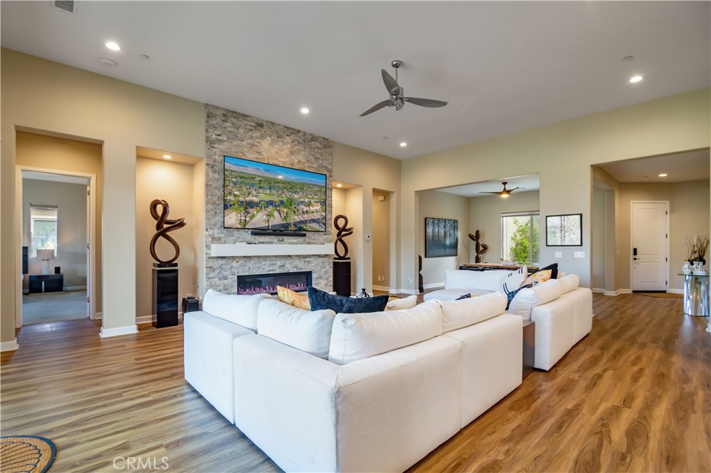 16 Burgundy Property Photo 11