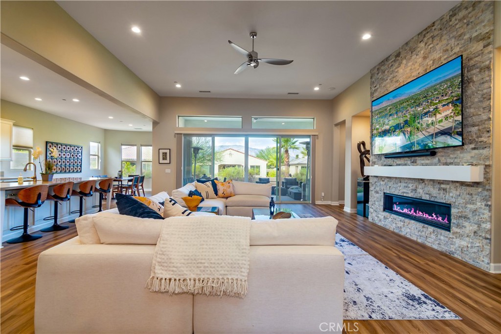 16 Burgundy Property Photo 23