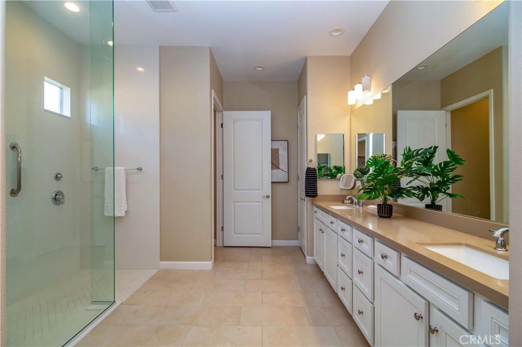 16 Burgundy Property Photo 32