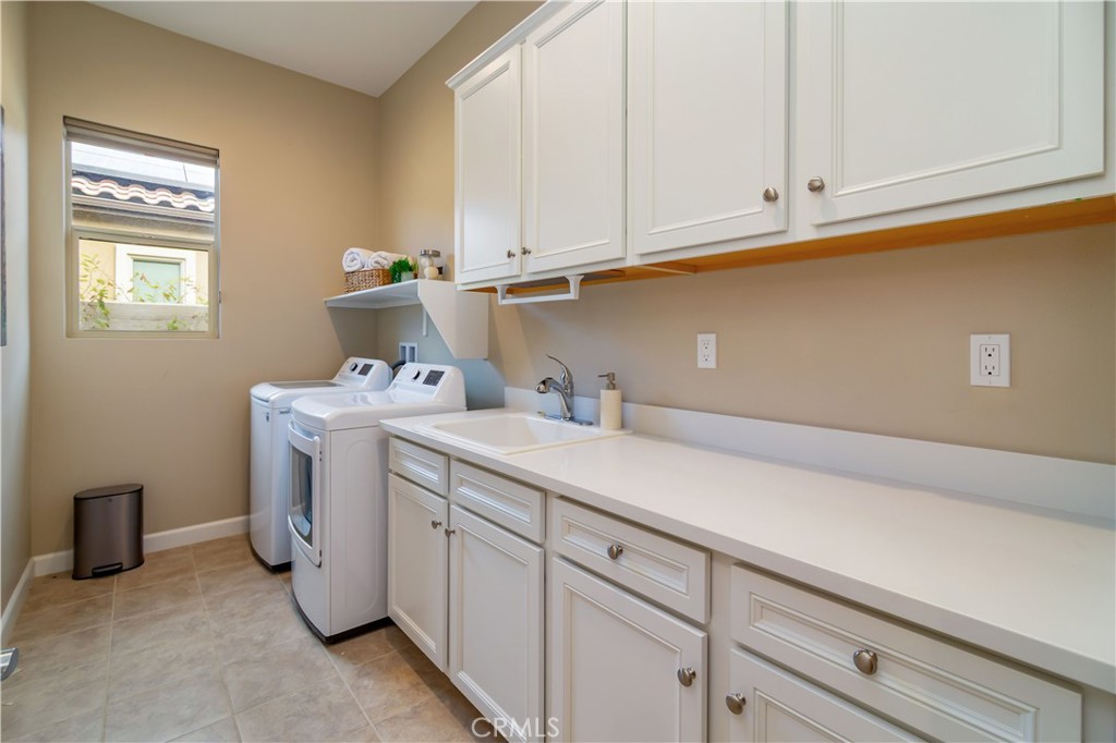 16 Burgundy Property Photo 41
