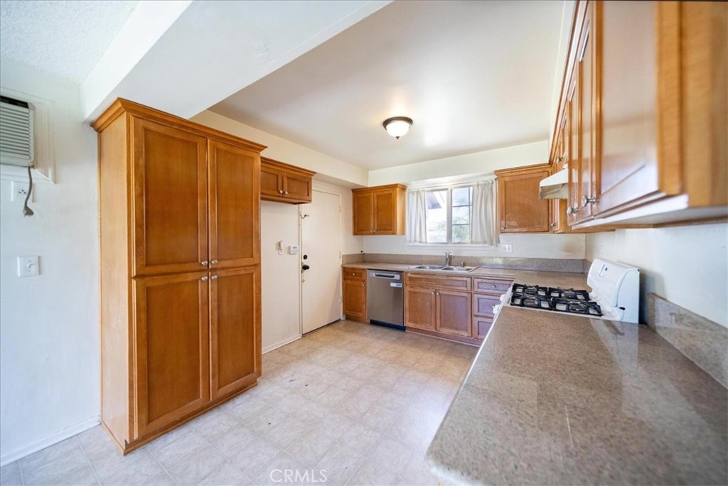 2071 Wickshire Property Photo 13