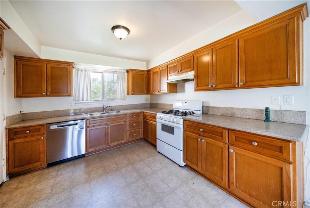 2071 Wickshire Property Photo 17