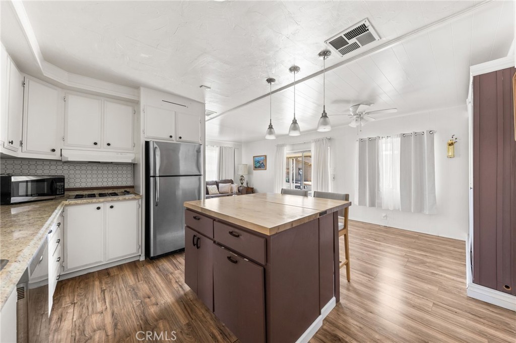 332 N Lyon Avenue 74 Property Photo 6