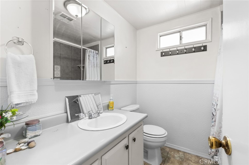 332 N Lyon Avenue 74 Property Photo 17