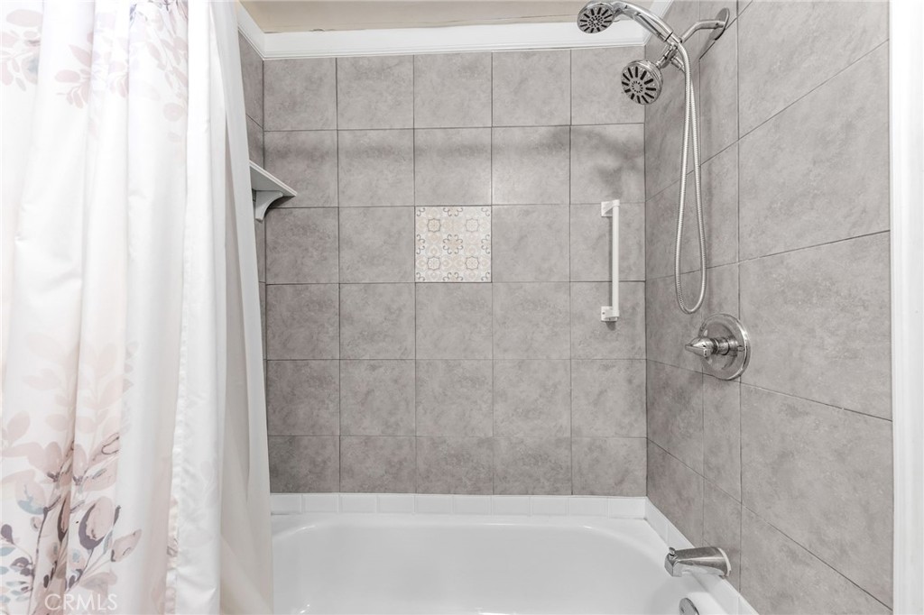 332 N Lyon Avenue 74 Property Photo 18