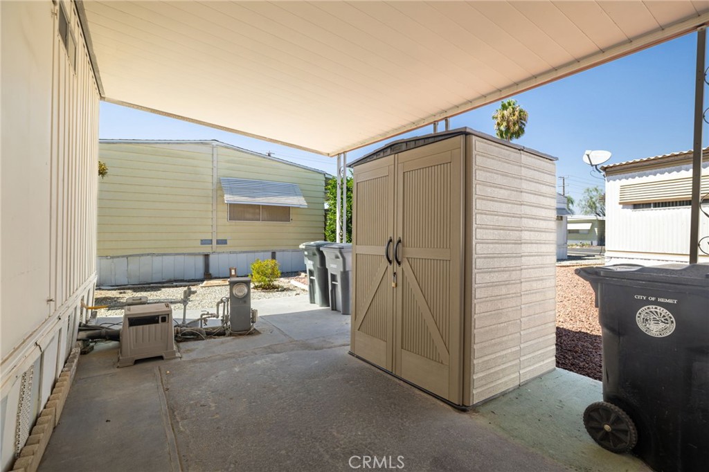 332 N Lyon Avenue 74 Property Photo 23