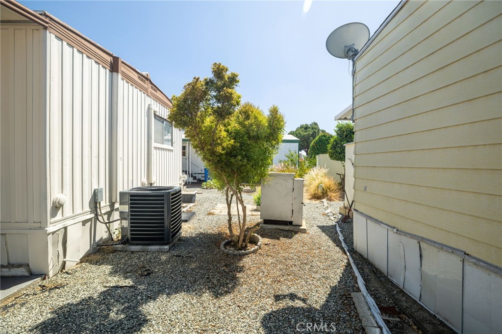 332 N Lyon Avenue 74 Property Photo 24