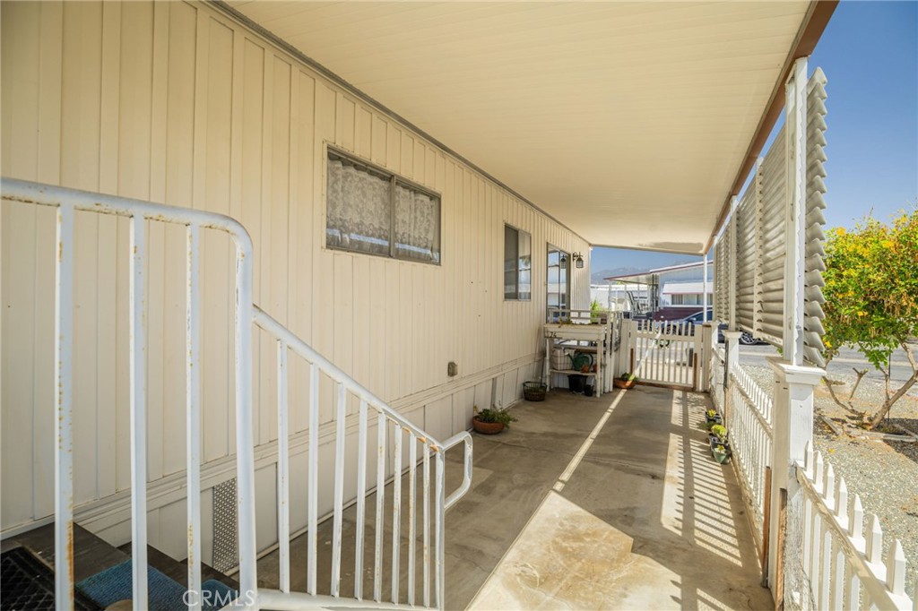 332 N Lyon Avenue 74 Property Photo 28