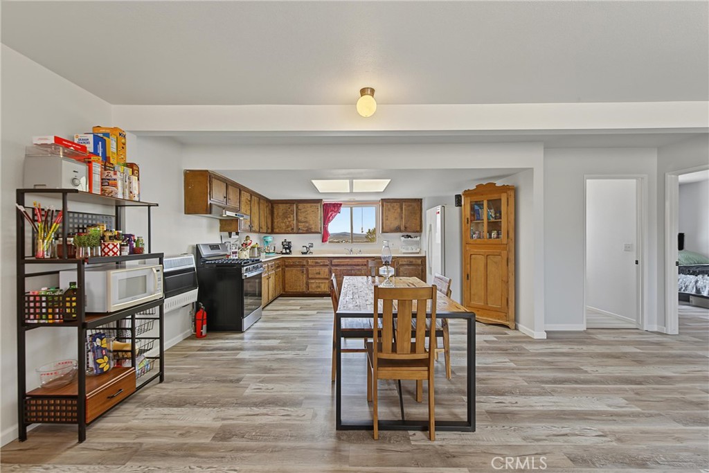38195 Hill Street Property Photo 8