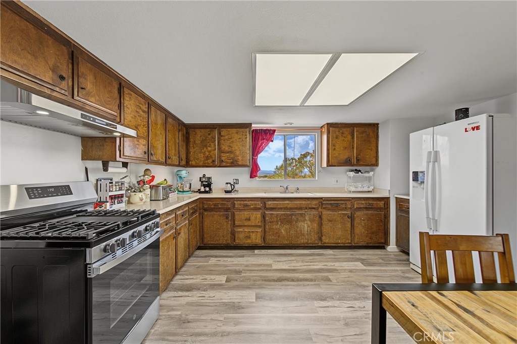 38195 Hill Street Property Photo 10
