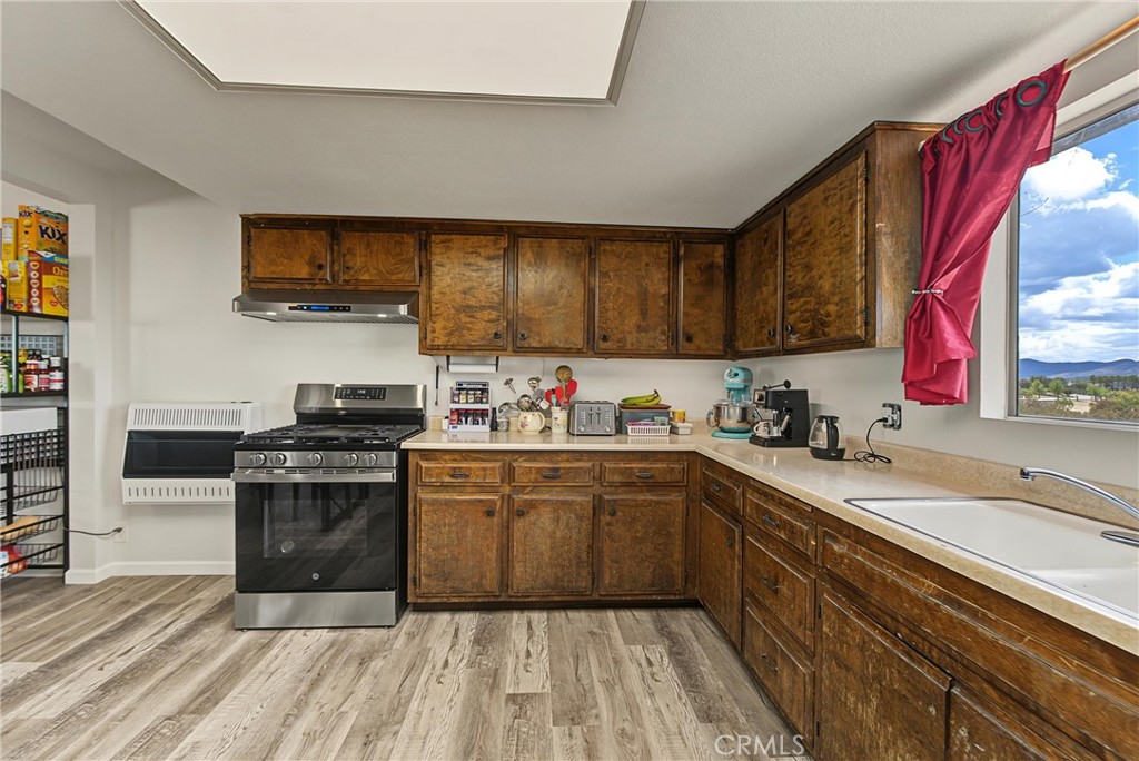 38195 Hill Street Property Photo 12