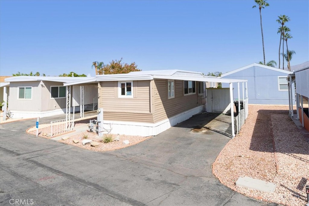 1600 S. San Jacinto 14 Property Photo 4