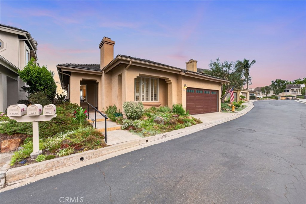 1827 Amalfi Property Photo 1