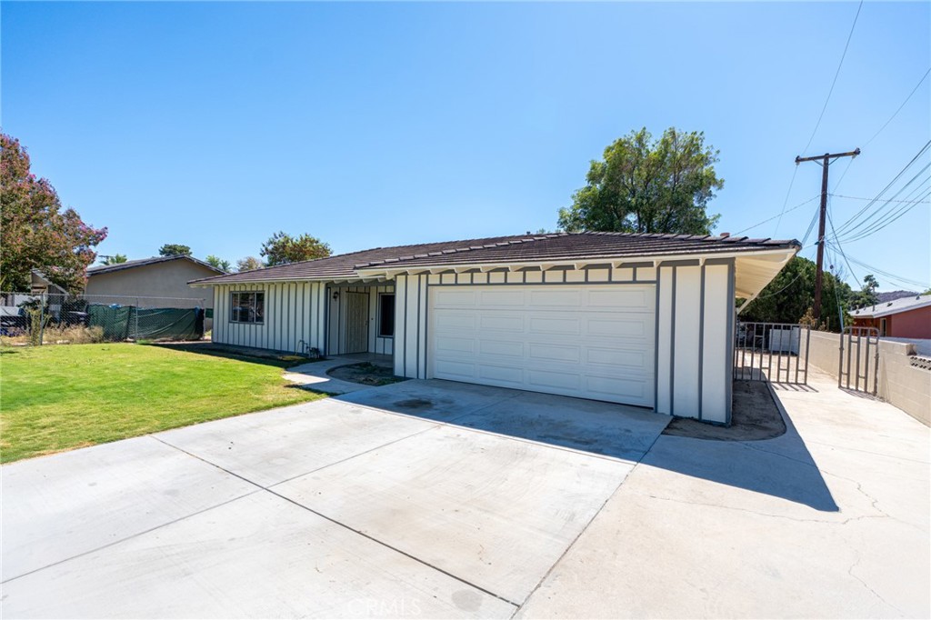 40425 Whittier Avenue Property Photo 1