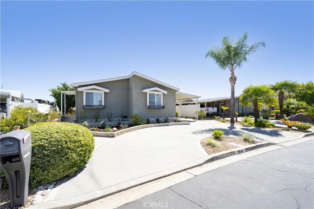 38642 Via Amarilla Property Photo 2